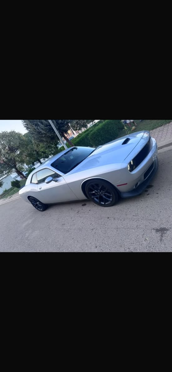 السلام عليكم للبيع جالنجر موديل ٢٠٢٣ جيتي قطعه وحده صبغ فقط الجاملغ الأمامي بدون ايرباك السياره  جديده السياره ماشيه ٩ رقم بغداد السعر ٢٢٨ للاستفسار ***********
