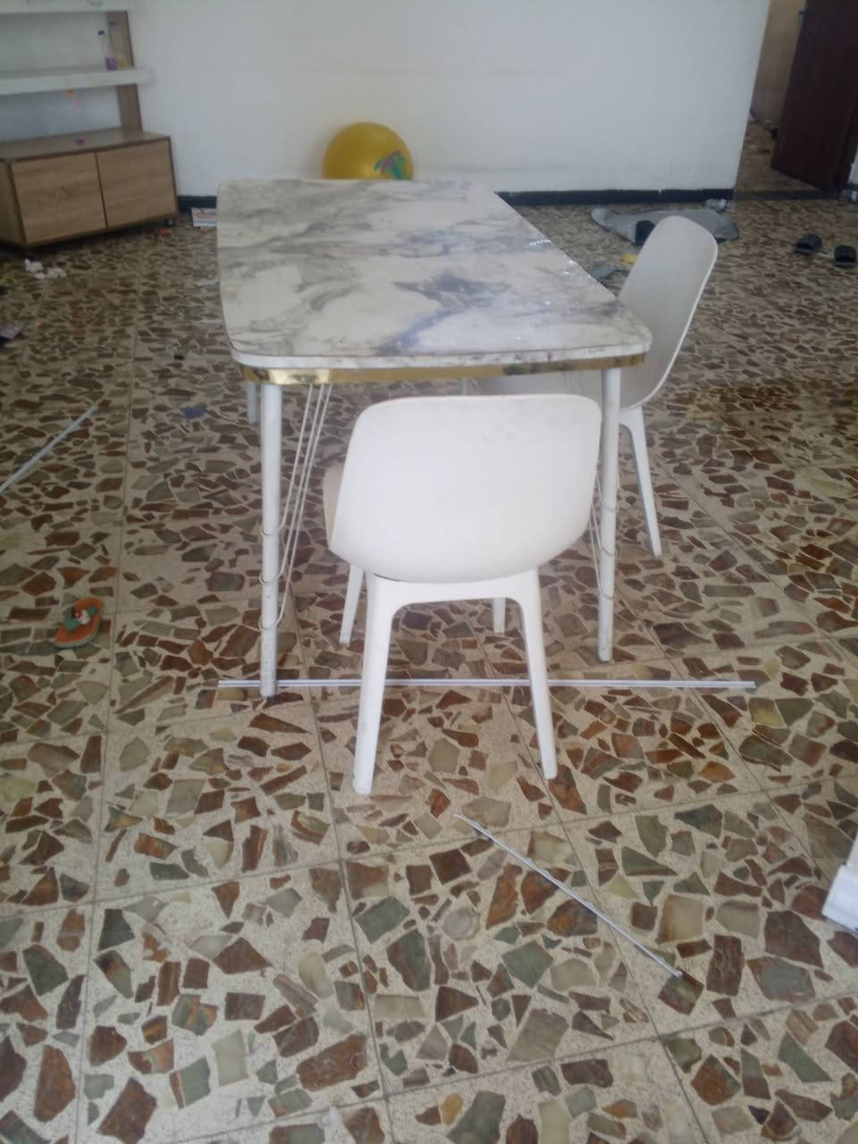 ميز طعام مع 3كراسي ب120الف
مكاني بغداد ***********
