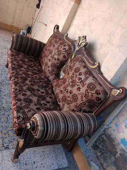 قنفه صاج ملكي حجم كبير نضيفه السعر ١٠٠ مكاني عماره ***********
