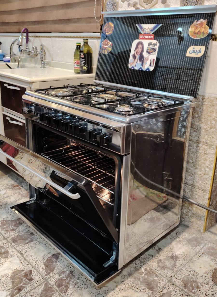 ❣️طباخ فرش FRESH مصري للبيع❣️
الطباخ جديد استعمال 5 اشهر استعمال قليل كلش الفرن والعيون.
✅️ حجم 80×60. (( الحجم المرغوب ب 5 عيون ابو الفرن الواسع الجانبو)).
✅️ الطباخ سل ستيل كامل.
🔥كل العيون والفرن نااااره زرررركه🔥. 
 وكل الكهربائيات تشتغل فووول.
🔴 السعر 250 قفل 🔴 السعر مابيه مجال.
***********
