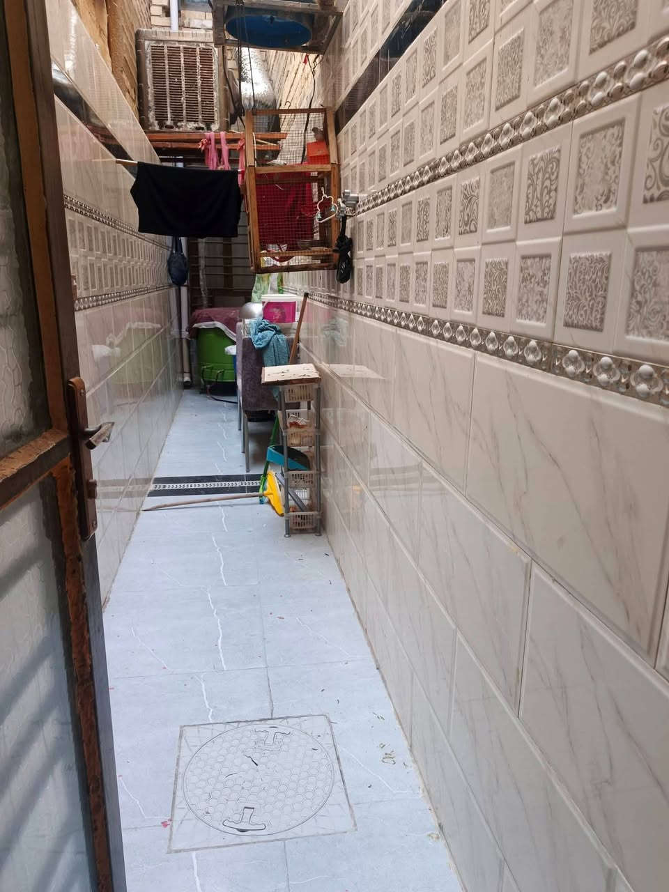 الدار البيع طابو صرف بناء حديث مطلوب قرض سكان مساحه 150 متر وجه 5 ونزال 30 يحتوي على 4 غرف نوم واحد جوه, 3 فوك+ استقبال+ وطبخ+ مساحه درج+ صحيات 3 +ومخزن مكان منطقة سويب شارع الدايني  الاستفسار *********** السعر الكلي 170 وبي مجال  بسيط
