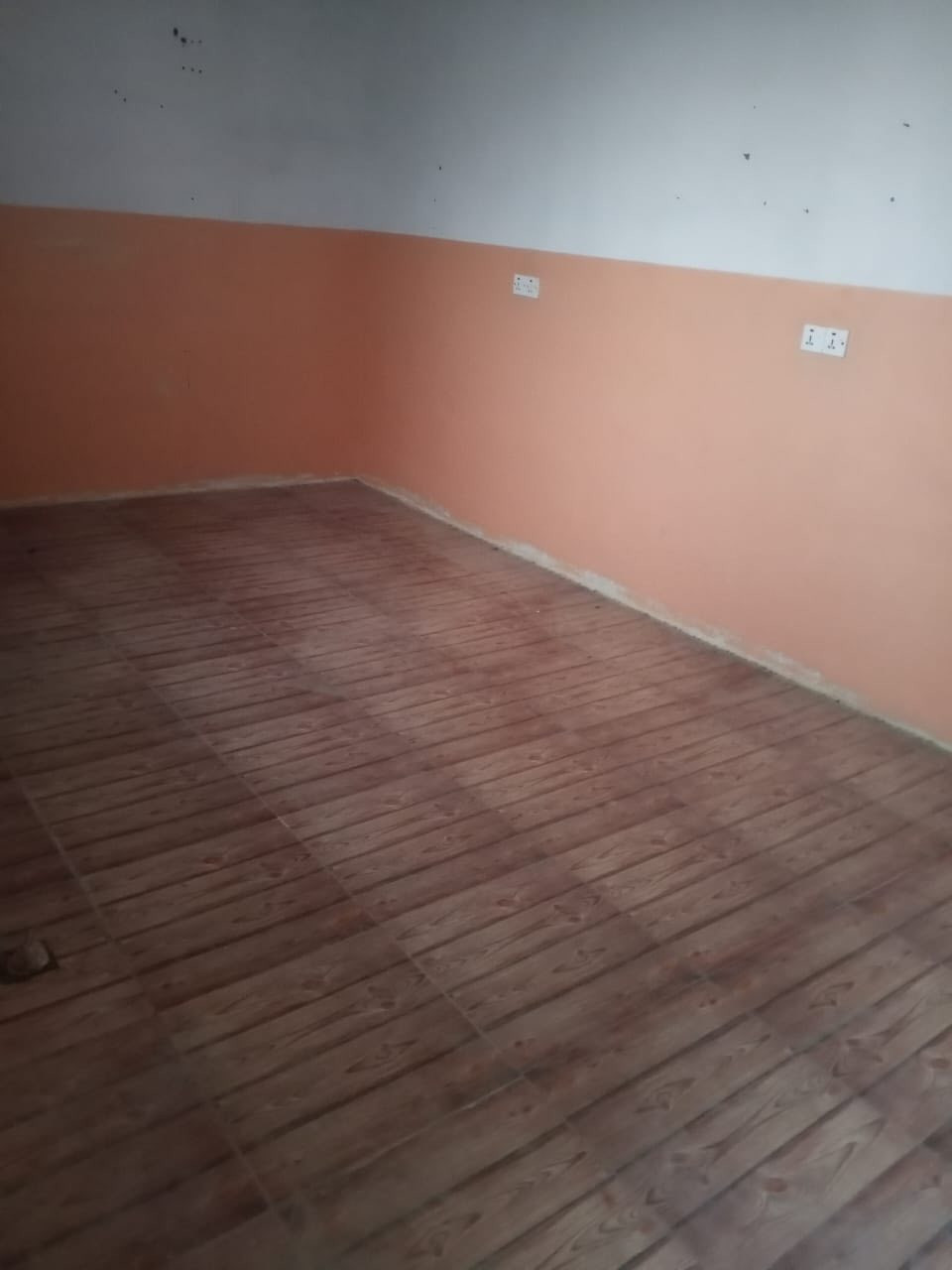 سلام عليكم

#خانووی دووقات بۆ فرۆشتن🏘️🏘️ 
ناونیشان 📍 ناحیەی ڕزگاری سەر بە قەزای کەلار

◼️گەڕەکی گەرمیان 🌇
◼️ تەنیشت جادەی حەوت هەزار کۆڵانە پانەکە🏘️
◼️ڕوبەری 7 بە 20 = 140 مەترە ✅ 
◼️شوێنێکی زۆر خۆش و دڵگیری هەیە
◼️ ژوورەکانی کاملەو دووققت کاملە  
◼️ کۆڵانی پان و فراوانە دووقاتی کاملە 

قاتی یەکەمی خانووەکە پێکهاتووە لە

🔶 میوان 🪑🚪
🔶 مطبخ 🍽️🫖
🔶 هۆڵێک 🖼️
🔶 دوو ژووری نوستن 🛋️🛏️
🔶 ڕۆشنایی 🪟
🔶 مشتەمەلات 🛁🚿

قاتی سەرەوەش پێکهاتووە لە

🔶میوان 
🔶مطبخ 
🔶هۆڵێک 
🔶نوستنێک 
🔶مشتەمەلات 

بۆ زانینی نرخ 💵 تەنها خاڵێک لە کۆمێنت دانێ ڕاستەوخۆ بە نامە نرخەکەیت پێ دەگات یان پەیوەندی بکەن بەم ژمارانەوە 📲📞📳

***********📞✅

***********📞✅

دەتوانن سەردانی
#نوسینگەی_محمد_یاوەر_محمد بکەن 

ناونیشانی نوسینگە ◀️ ڕزگاری جادەی نێو بازاڕ 🛣️
🔴 سەرووی شارەوانی سموود. 🌆🏣
🔴 تەنیشت شیرینی خانەی زانا🍹🏢

ئێوەی بەڕێزیش هەر موڵکێکتان هەبوو بۆ فرۆشتن یان ویستان بیکڕن دەتوانن ڕەسم و زانیارییەکانتان بنێرن بۆ ژمارە ڤایبەری 📳✅ ***********
