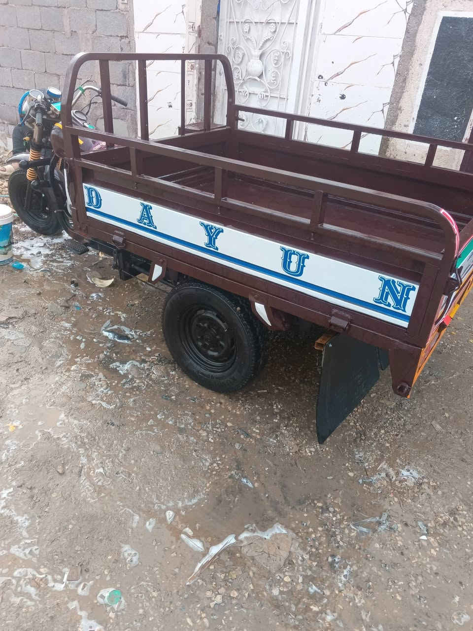 للبيع موديل 2012 رقم ابيض ***********
