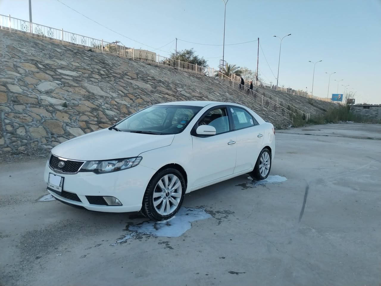 سلام عليكم سيراتو خليجي 2011 سيارة قطعتين صبغ فقط صدر امامي وخلفي كله جديد مكينه كير مكفول تخم تاير جديد مكان ديالى بعقوبه بيع او مراوس حسب القناعه *********** رقمي
