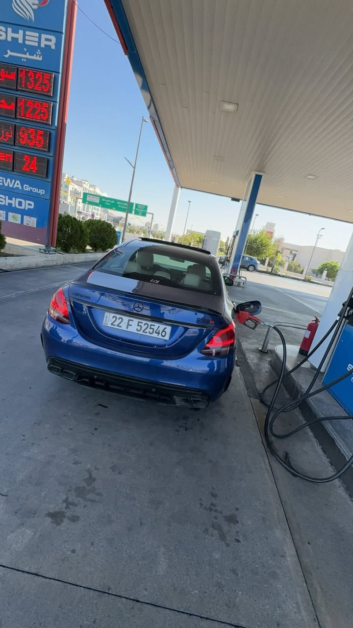 مرسيدس C300 موديل 2017
عليها كت كامل C63s  فول فول مواصفات

وارد امريكي حادثها باب السائق(
بدون دواخل) ايرباك فقط بردة
فوول مواصفات للاخير 
بنوراما 
شاشة كبيرة 
دبل ماوس
سستم سماعات برايمستر
كامرة خلفية دوارة
رادار امامي
رادار خلفي
رادار جانبي
كشنات كهرباء
داخل جلد كريمي(اصل)
كشنات تدفئة
لايتات زينون ( مالتي بيم) 
بك لايت C لد
ويل 19 اصلي
5 انظمة قيادة
شفتات ستيرن
السياره مسويلها سيرفس كامل ومابيها اي نقص صفر مسج 
تخم تاير جديد 
***********
