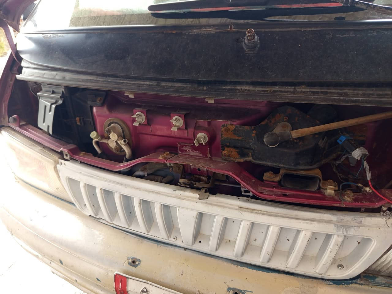 السلام عليكم بريجو مديل 1996 للبيع أو مراووس بتكسي اسبكتره 
،سياره جهازه تخم تاير كهربايات كله شغاله على خير حبايه حداده مكينه كير قبل شهر شديته مكينه مال حاويه دوشمه كشنات وكاعديه شواصي واحد فقط معمر ولبقيه مكفوله تخم ويل أبو لفلس سياره بيه شوفت لعين سوبايه مكاني بابل قرب صيطرت النضباط خط لسريعه سنويه تصقط لنهايت لسنه ،مالكه ابغداد لسعر 44 وبيه مجال قليل *********** وبيه واتساب
