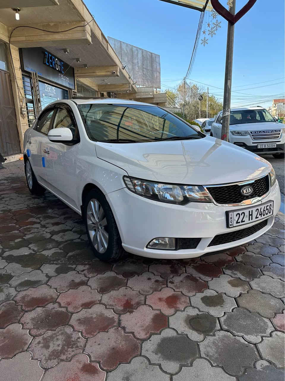 سيراتو خليجي
موديل 2012
سلايد روف
شفتات ستيرن
مرايه شفط
تحكم ستيرن
حساس خلفي 
تبريد بيانو
ويل 17
ماشيه 154 الف
كير محرك بشرط
السياره بيها 4 قطع صبغ
بس ابيعها حزام
مكان السياره اربيل عينكاوه
***********
*********** أربيل, العراق
