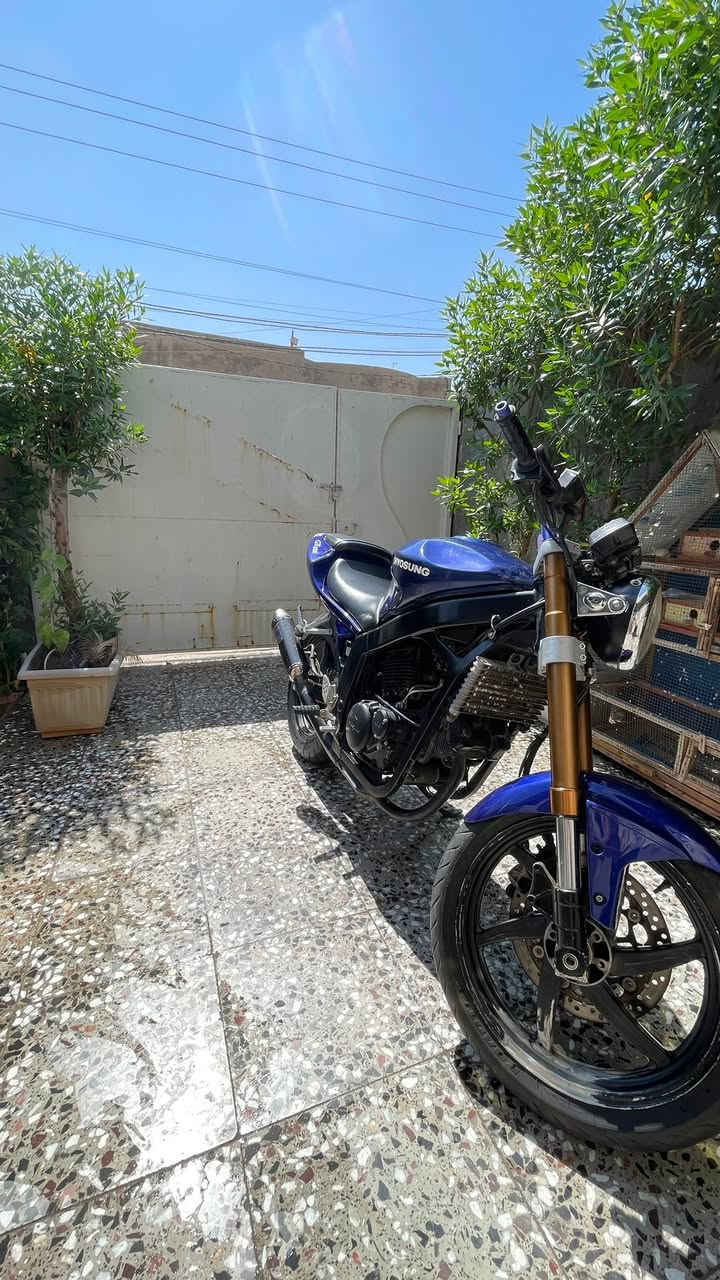 بسم الله الرحمن الرحيم
Hyosung GT250
محرك 250ccثنائي 2سلندر 30 حصان
سرعة 160-180
سحب ممتاز وثبات عالي بالطريق
رياضية بلون ازرق Sport
اكزوز رياضي 
مكينه مكفولة اوراق كاملة
صناعه كوري المنشأ دراجة مفولة ما شاء الله 
السعر (13 ورقة) وبيهه مجال للطيبين ولشراية
المكان بغداد الجديدة


**إذا كنت صاحب هذا الإعلان وتريد حذفه لأي سبب، رجاءا أرسل رسالة إلى الدعم الفني**