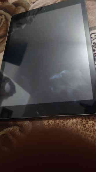 السلام عليكم شباب ايباد 8  ابول للبيع ‏الذاكرة 32 ‏النظافة 90%كلشي مآبي البطارية 90 يشغل بل بوبجي60 فريم السعر170 الف وبي مجال متواجد خاص او عل رقم الهاتف ***********
