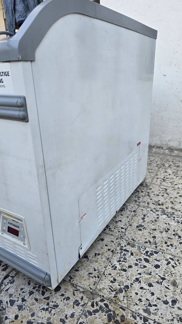 مجمده عراضه حجم كبير ماركه
AHTالتركيه موديل AD حوض كبير جدا طول متران وعراض متر  شرط ا جديدا جدا الفحص  
اتصال ***********
العنوان واسط النعمانيه
