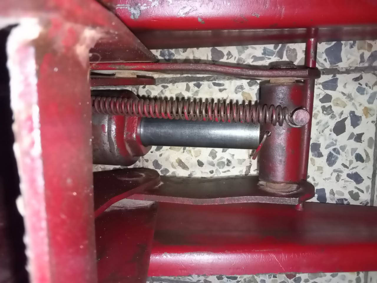 ⭕ يوجد توصيل لكافه المحافظات
لكثرة الطلبات وفرت الكم جك عربانه 3 طن قديم باب اول وليس تجاري . وارتفاعه 50 سم عن مستوى الارض هذا غير هذاك الي نشرته نباع البارحة. هذا اليوم وصلني نظيف خالي من اي نظوح شرط الفحص شغال وهذا يفيد اهل المارسيدس وبي ام دبليو واي واحد يكدر يشيله بسيارته لان هذا متوسط الحجم والسعر 80 الف المكان بغداد ***********
