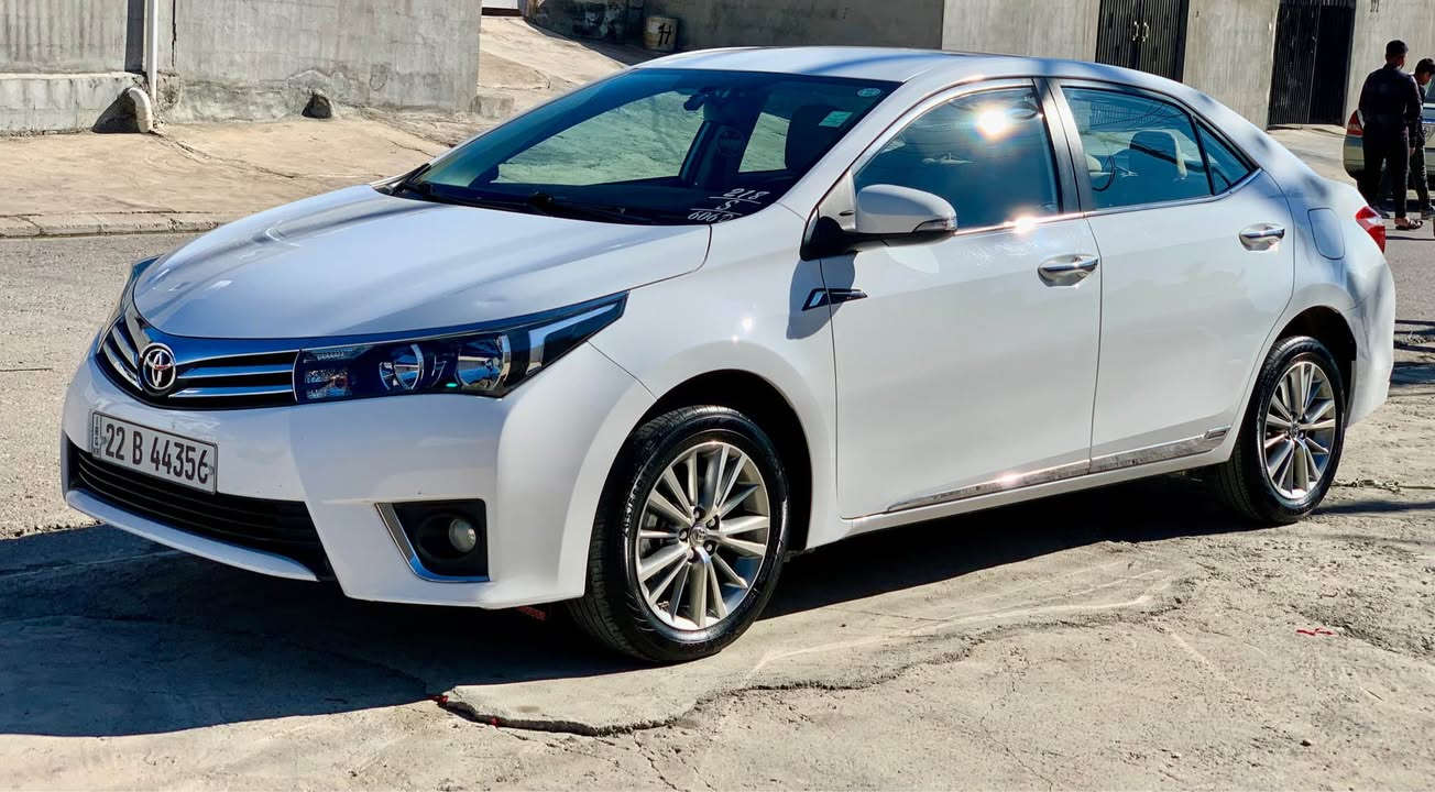 Toyota corolla modil 2015
بيكاشؤ مه كينه 20
١٢٢هه زارى كيلؤمه تر رؤيه 
هه موو گيانى له سه ر بيلاديه 
سه نه وى هه هه زى نويه 
سه ياركه يه ك هه زار مسرف نيه 
ته نا دوو جيكاى بجووكى سوخه له سه ر شخوت دوو دارگاى لاى سه كنى له سه ر شخوت سبووخه ما باقى هيج هيج نيه ده عام لؤ ده عامىى بيلا ديه 
***********
سعر ١٣٨ أربيل, العراق
