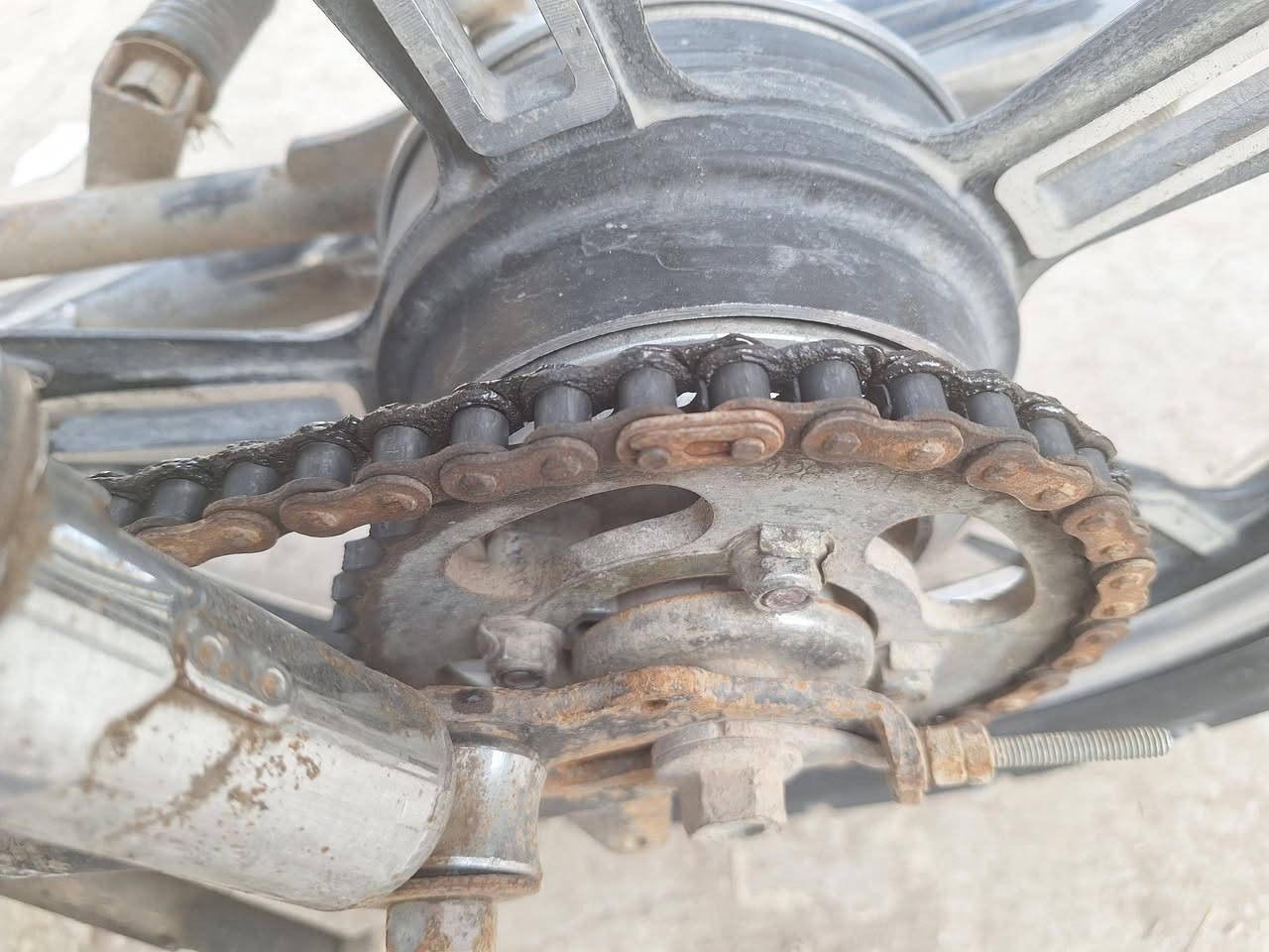 سلام عليكم دراجه ٥كير شغاله حالين اروح بيه واجي بس المسننه مال الزنجيل تفلت سنون مالته ضعيفه وتفلت اول متحرك بعدين تستقر السعر ٢٢٥الف وبيه مجال ..ملاحضه ابيع عل الحطه لا اشاير لا لايت*********** بي ويتساب
