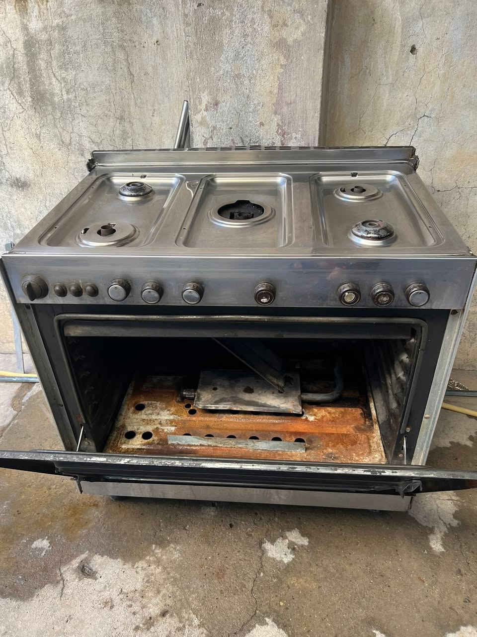 طباخ كله شغال
بس يراد برغي جهة وحدة العين الفوك مال فرن 
وباب الفرن تتبدل 
ب٧٠


**إذا كنت صاحب هذا الإعلان وتريد حذفه لأي سبب، رجاءا أرسل رسالة إلى الدعم الفني**