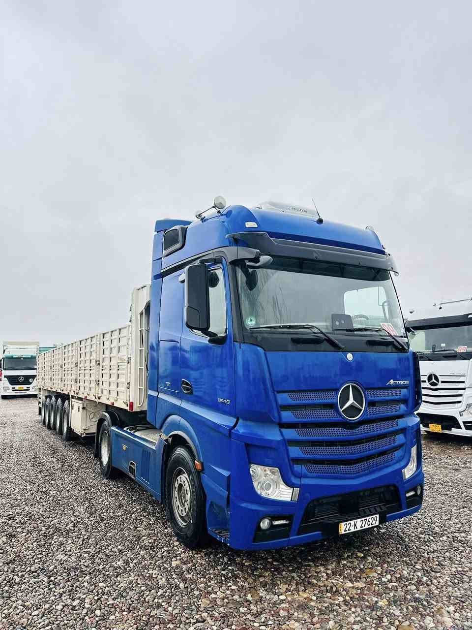 للبيع مارسيدس اكتروز تريله بودي 
موديل 2016
حجم 1845
مواصفات كأمره حساس 
ريتايدر تبريد ثلاجه سقف نجوم
سبلت عل سقف لايت عدسه 
زراكات لايت اسبايدرات بلادي داخل ديوان
ماشي ٨٠٠الف حقيقي 
عربانه فصال شركة تريله عراق ٥ محاور ٢٠٢٥
***********
***********
***********
***********
