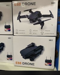 طائرة الدرون القابلة للطيران ذات الكاميرا 4K هي طراز E88 Pro، وهي مصمم...