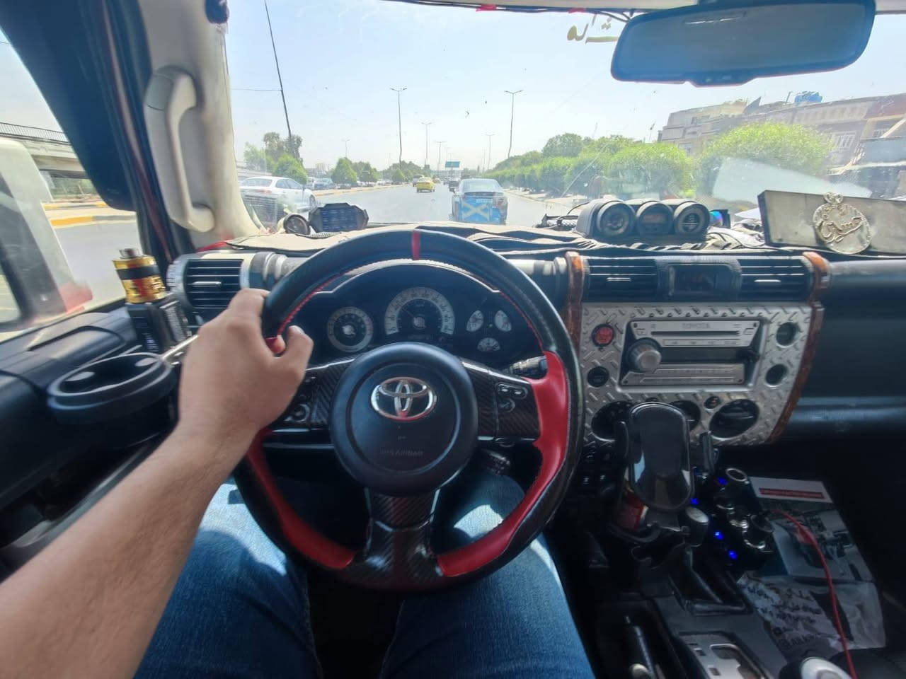 السلام عليكم تويوتا اف جي كروزر
Toyota FJ Cruiser 2008 خليجي للبيع فول مواصفات
JBL 9 سماعات
دبل تانكي 200 لتر
 285/70/R17 تايرات جبلية
محرك V6 4.0
دفع رباعي
نظام A trac
Diff lock
وباقي المواصفات
 السيارة تحتاج صبغ عام 
السيارة موجودة في بسماية وسعرها 25 مليون دينار عراقي
للتفاصيل اكثر راسلني وتدلل


**إذا كنت صاحب هذا الإعلان وتريد حذفه لأي سبب، رجاءا أرسل رسالة إلى الدعم الفني**