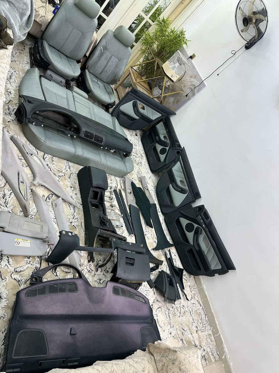 غرفه كامله مال صقر زيتوني وفستقي سعر ٤٠٠ الف  وبعد وياه غراض ارضيه كامله بس كشن السايق بي شك  مال 2000
الاستفسار ***********
