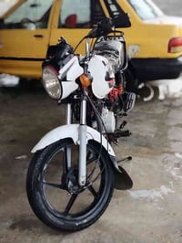 دراجه بوكسر للبيع كوم حديد شغاله بس تريد تفيلس  تايرات مامي خلفي جديدا...