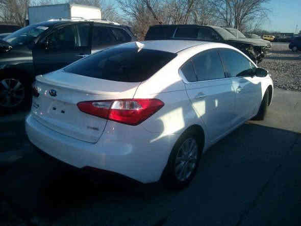 كيا فورتي 2015 وارد امريكي فئة EX
محركها 2000 gdi ما شايفه غير بنزين محسن ونشط خير من الله
گير ومحرك كفااالة
تبريد شغال يخبل وثلج بس التدفئة العام وكفت عندي ولغيتها ماسويتها فقط
ماشيه 104 الف وقابل للزيادة 

بدلت تخم تايرات قبل شهر تقريبا

ضرر السيارة من امريكا ضربة من اسفل السيارة فقط وهنا بالعراق اضربت بباب البيت بين الجامرلغ الامامي وباب السايق صار بيها صبغ على گد الضربة وبالدوسة هم واضحة بالصور  
وبيها تكحيلات بسيطة بنفس الجهة وبارد بسيط

السيارة معتني بيها كلش على ايدي بنزين بس محسن ودهن اصلي وكلش حاط ايدي بيها 
السيارة بأسمي شرط التحويل

السيارة عارضها 123$ وبيها مجال ان شاءالله
***********
