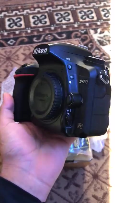 نيكون D750 النضافة كدامكم ملحقاتهه كلهه موحوده كارتونه حزام قبقات شاحنه بطاريتين  الشتر 136 الف 
***********
مكاني بغداد الامين الثانية
