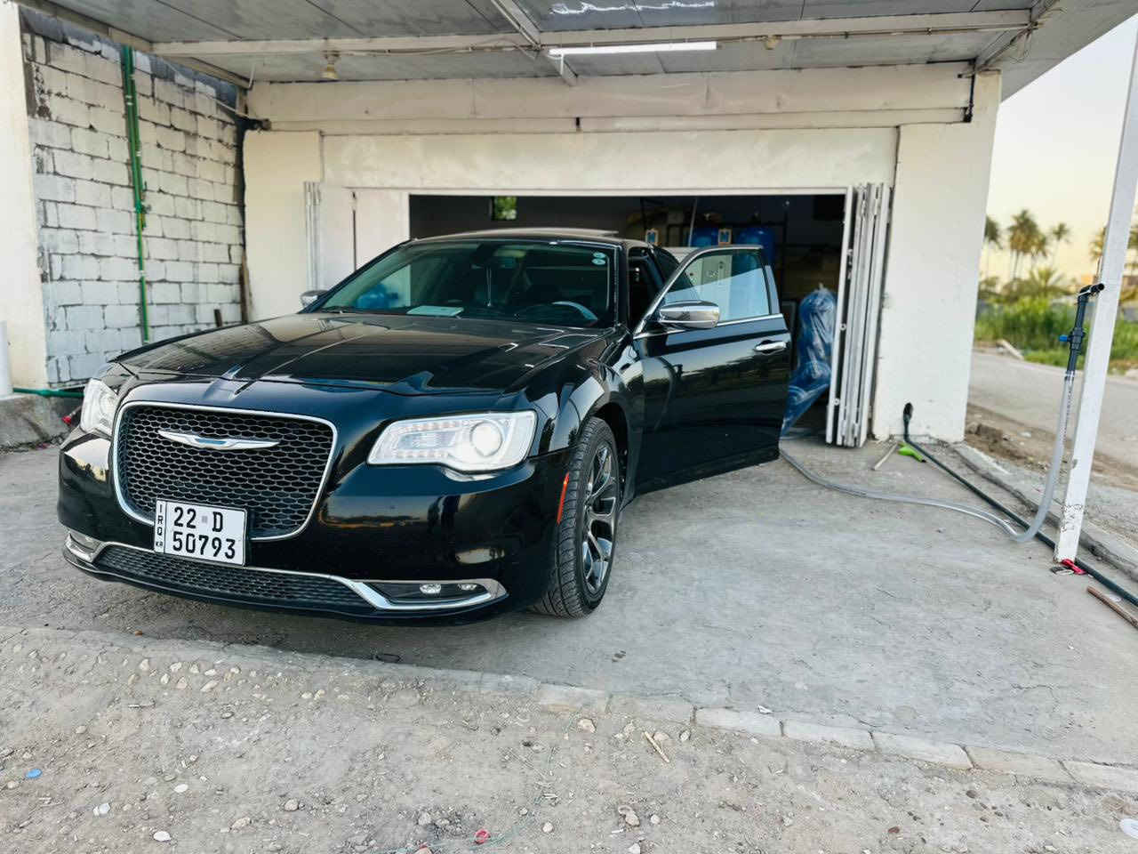 كرايسلر 300c. اوباما 📦🪬

الموديل2017. 

العداد 126✅
سعر230
المحرك : V6 . 3.6L . . 

المواصفات :🔥

* پانوراما  فتحتين 

* مصابيح امامية زنون مع LED

* حساسات خلفية . 

* شاشه كبيرة مع نظام ملاحة نفكيشن GPS .

برده خلفيه كهرباء

* سستم صوت دمام مع سماعات بريميوم .

* مقصورة الركاب من الجلد الفاخر .  اسود 

* المقاعد الأمامية كهربائية .

* تشغيل عن بعد . 

* محدد سرعة . 

* تلفون بلوتوث . 

* كاميرا خلفية .

* مرايا متحسسة للاضاءة العالية . . 

* دخول ذكي (بصمة) .

سياره فول مواصفات ما عدا الرادار 

الرقم اربيل  سياره باسمي تحويل ثاني يوم مباشر 

مكان السيارة 📍الحله ناحيه النيل

***********

