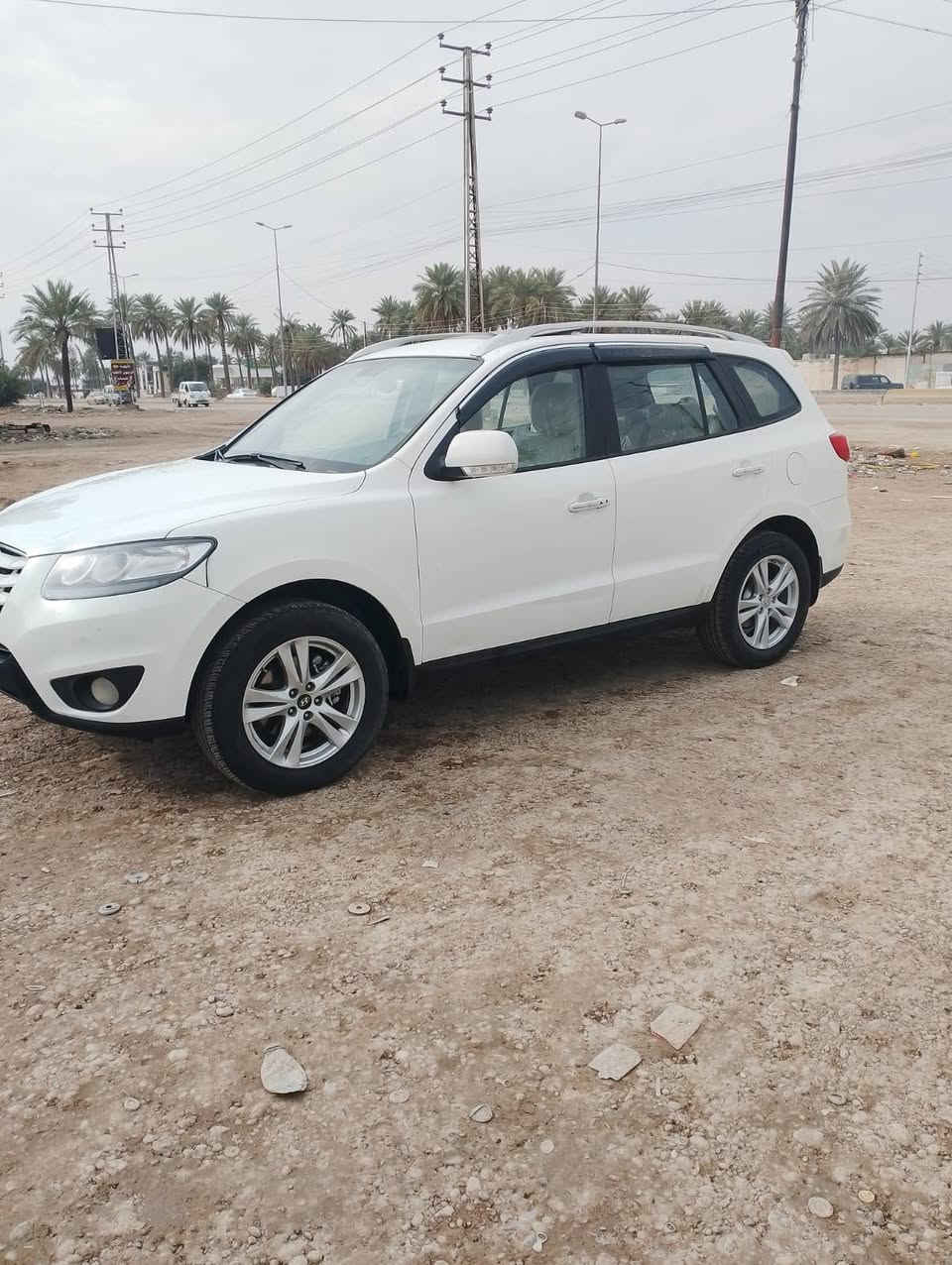 هيونداي سنتا في 2011 خليجي V6 بدون حادث
رقم بغداد إنكليزي بسمي
120km جرص
٦ سلندر ٣٥٠٠
٧ راكب
٣ قطع تبريد
فتحة
تخشيب
فور ويل 4x4
سعر :: 138 وبيها
 مجال حك جيه
كشنات مخمل
شاشة
كامرة

اشاير بالمري
مري شفط
سيارة كلش نظيفة و على ايدي ماشية 135الف كم
قطعة وحدة رش بدوووون حادث باب  صبغ
رقم صاحب سياره ‭
اني مكلف بل نشرها المكان بغداد أبو غريب ***********
