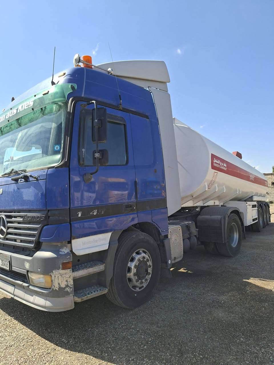 مارسيدس اكتروس اللبيع موديل2002 لحجم١٨٤٠ طوناج جي بي اس تانكي موديل 2014 حموله 36 اسود ٣٣ توجد معرض ابو قصي العسافي تجاره السيارات العنوان الانبار الرمادي خمسة كيلو خط سريع رقم الهاتف ***********
