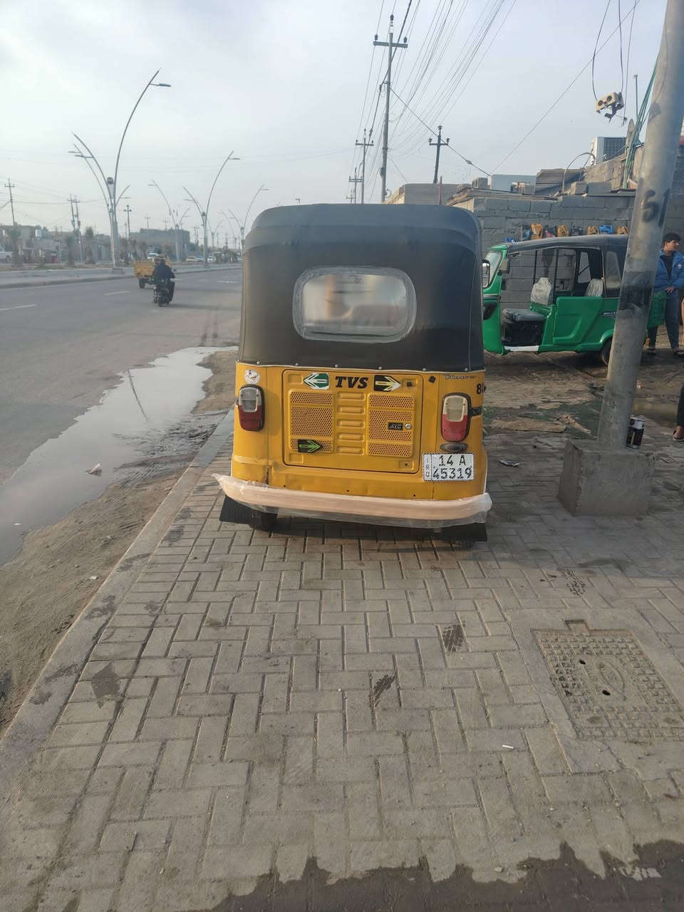 السلام عليكم تكتك للبيع 22 بدي كفاله عامه حداديه كامله وتجفيت شركه السعر 7300الرقم ***********
