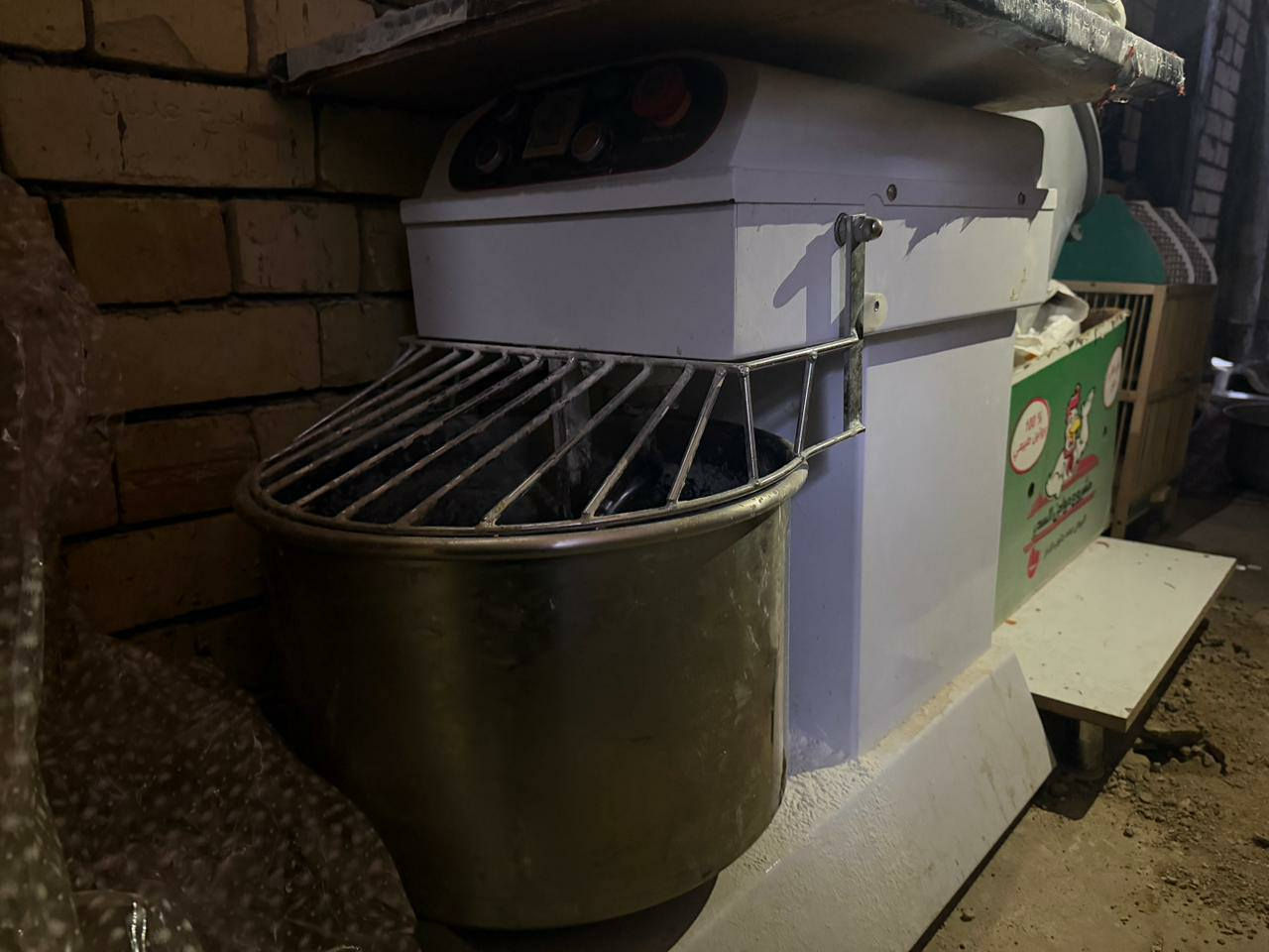 غراض للبيع فرن عجانه طاوليات استخدام قليل جدآ مكاني كربلاء *********** واتساب
