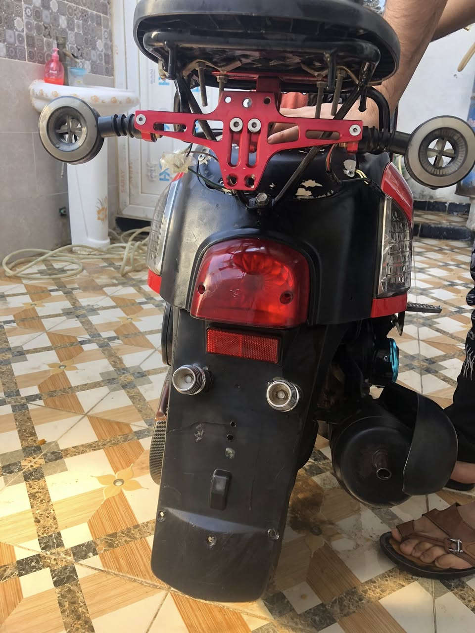 سلام عليكم دراجه بوليس للبيع كامله مكمله مكفوله من كلشي نوزل موديل 2009 صارلها فتره من نزلت من رمبه دراجه نكره سلف تخم تايرات جدد دراجه مامتعوبه ولا داخله صيانه ولا شايفه المصلح ومامفتوحه مكينه ناعمه  مابيها صوت وبانزين كله اديرلها سوبر بحيث مامتعوبه دراجه نشطه حيل  
للستفسار الاتصال على رقم او موجود خاص /***********
