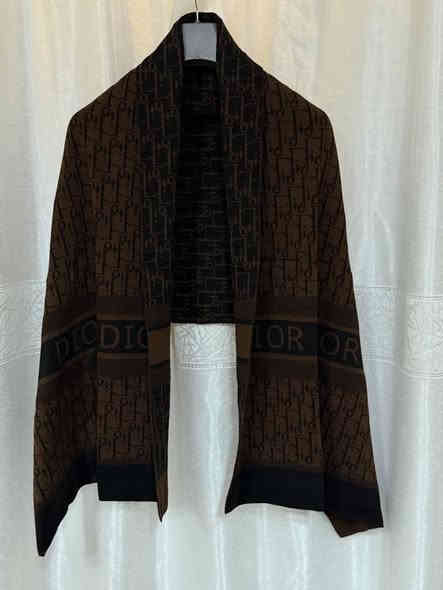 بنات جدا اعتذر...  الوجبه الأولى خلصت معضمها فما ثبتت بعد حجوزات بين ما اصور الوجبه الثانيه
.
لمحبات الالوان الشتائي _البيج والجوزي وفرتلكم هالتشكيله الرائعه من سكارفات الكتف التركيه 
((الاصلي ابو طبقتين)) 
.
الابعاد 60*170
.
السعر 12.000
.
بنات الي متكَدر تراسلني عالماسنجر
#للحجز مراسلتنا واتساب ***********
