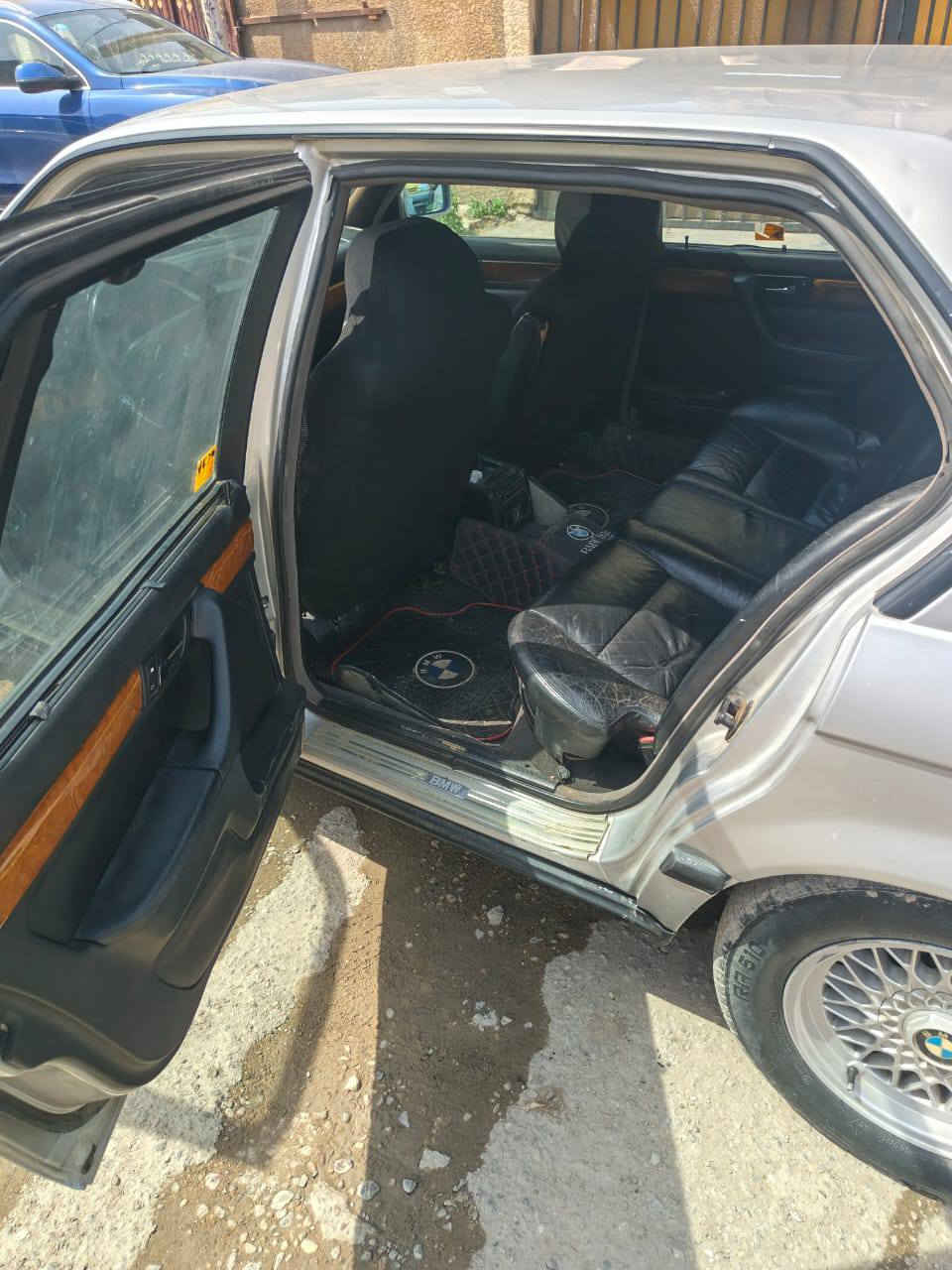 سلام عليكم من رخصت لادمن بيم دبليو حجم كبير 750 موديل 92فول مواصفات رقم انبار بسمي سعر 80 وبيه مجال بيع او مراوس باجيرو حسب لقناعه ولكم تغدير ولحترام ***********
