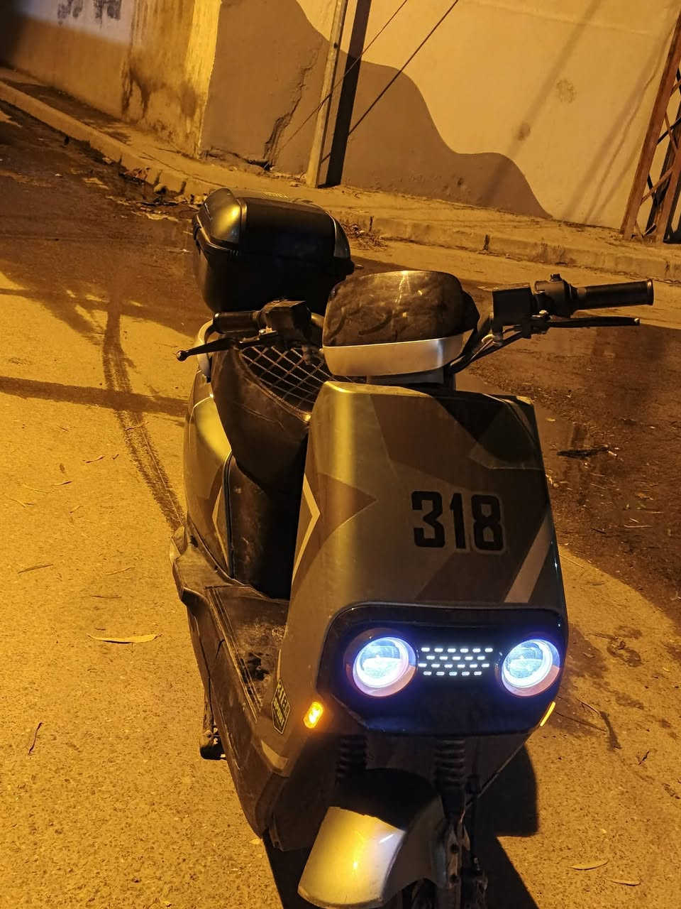 ماطور شحن للبيع للبيع 
318 
ماطور جديد بعد ما نقصو برغي 
السعر 625 وبي مجال 
رقم *********** 
وبي واتساب
