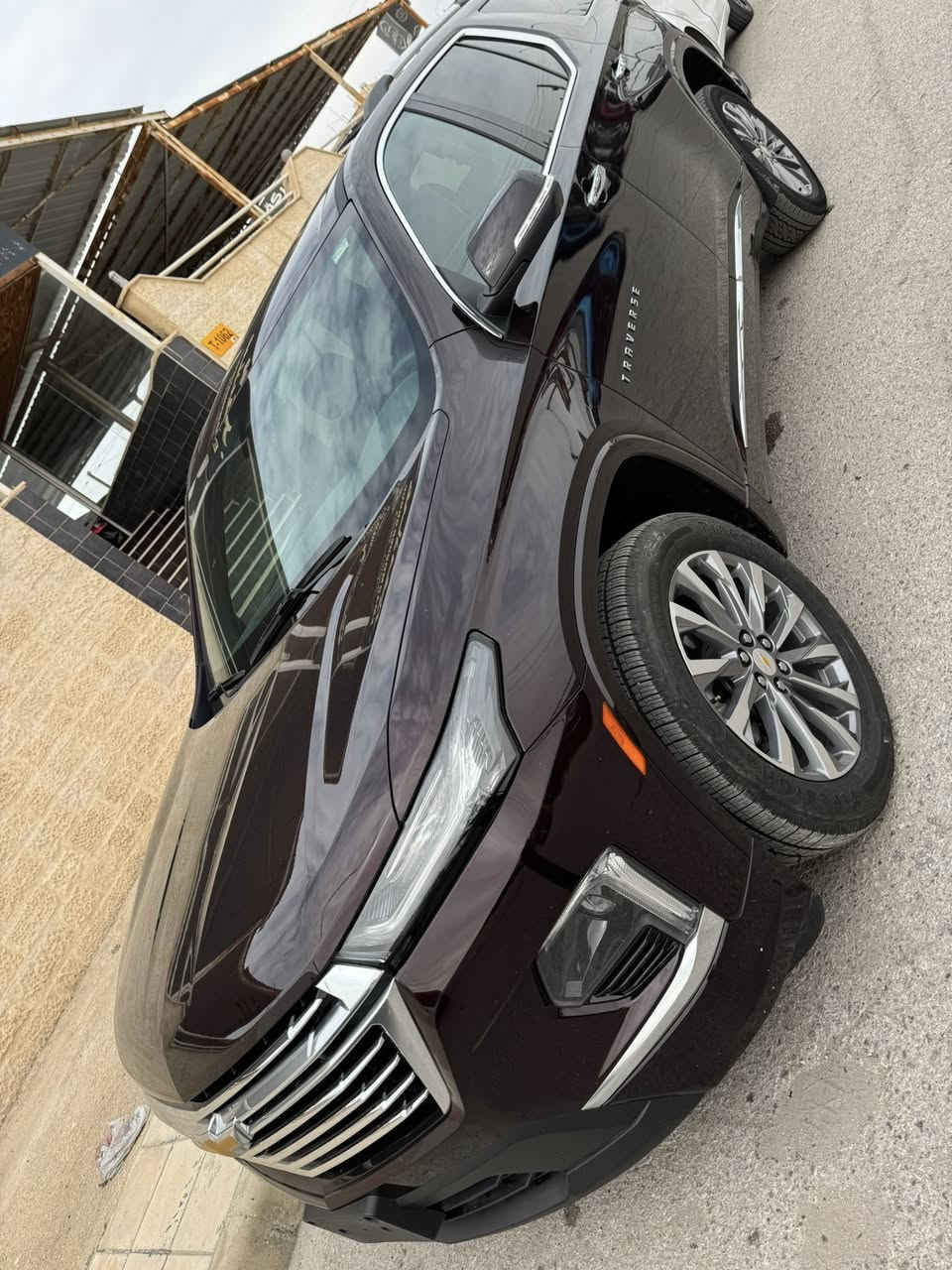 CHEVROLET TRAVERSE 2023
(PREMIER)
7 راكب 
حادث خلفي بسيط مصلح بارد
رقم بغداد باسمي تحويل مباشر
المسافة المقطوعة : 45000mi قابل لزياده
حجم المحرك :  3.6💪🏻
عدد الاسطوانات : 6  سلندر
اللون : كرزي 
الإضافات : 
تدفئة ستيرن 🔥
تدفئة كراسي خلفي اماني🔥
تبريد كراسي ❄️
كشافات امامية 
بصمة تشغيل 👉🏾
٣ صفوف مقاعد🛋️ 
هاند بريك بصمة ☝🏼
رادار أمامي 🚨 
ويل كب ١٨ 🛞
فرش جلد اسود 🪑
نظام مساعدة صوتي 
إضاءة LED💡
شاشة تحكم لمس📺
اندرويد اوتو🤖
ابل كار بلاي🍏
خرائط 🗺️🧭
دخول ذكي🚪
خمس كامرات 📷
والعديد من المواصفات الاخره
السعر وبي مجال بسيط  $29500
 | للتواصل واتساب |  
✅ 009647827778333


**إذا كنت صاحب هذا الإعلان وتريد حذفه لأي سبب، رجاءا أرسل رسالة إلى الدعم الفني**