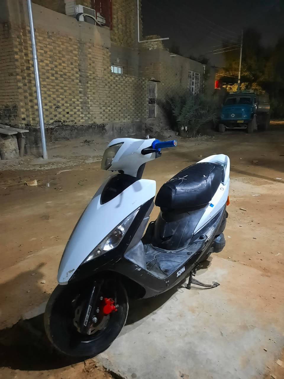 سلام عليكم دراجه  سيام حاويه جديده
دراجه كلش جديده برغي ما مفتوح بيها 
سعر 500 وبيها مجال 
*********** اي ستفسار اني حاضر 
مكاني النجف الاشراف

