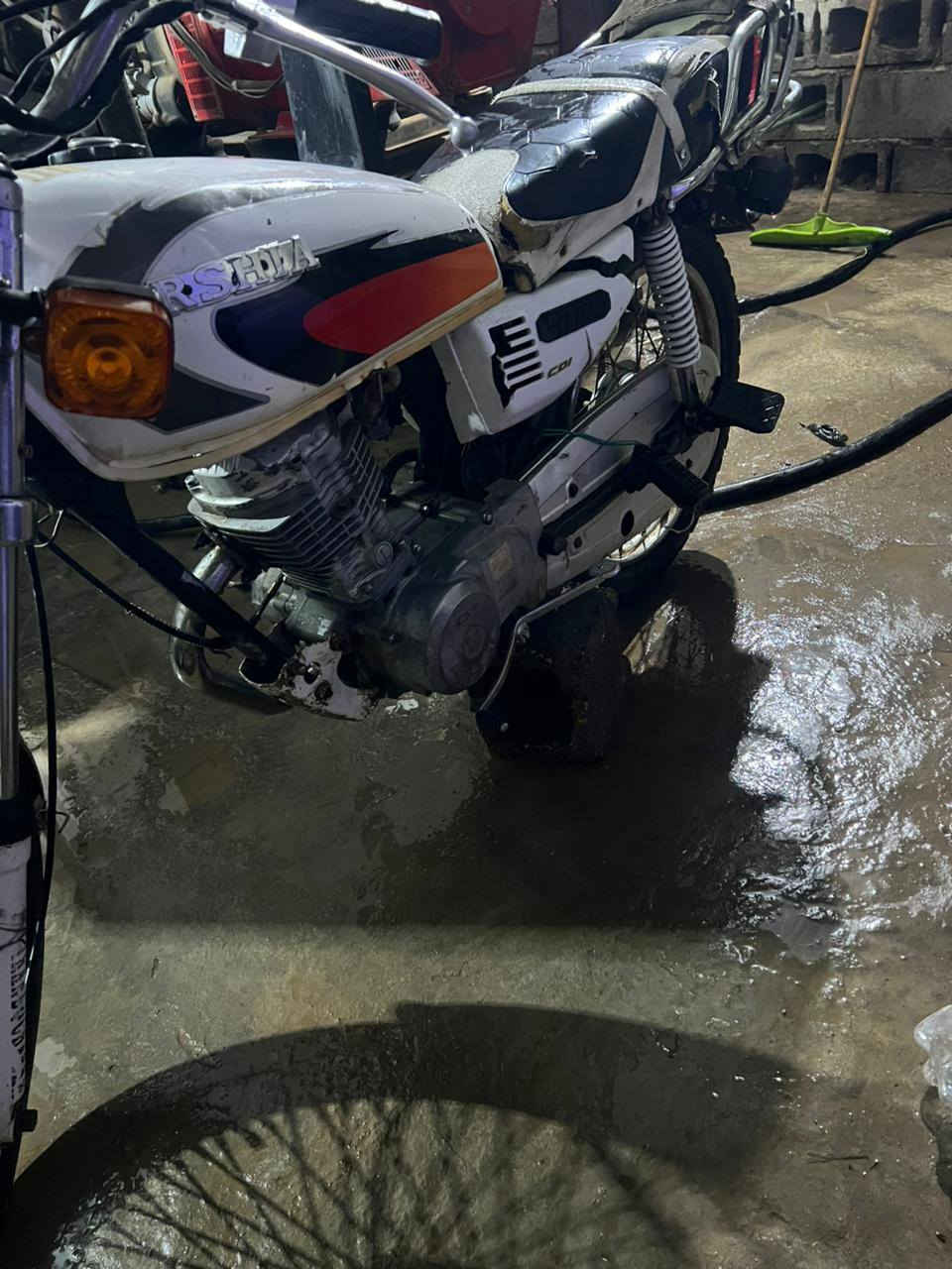 السلام عليكم مطور ارشا البيع مديل 2018 اوراق كامله سعره 300بيه مجال الرقم ***********
