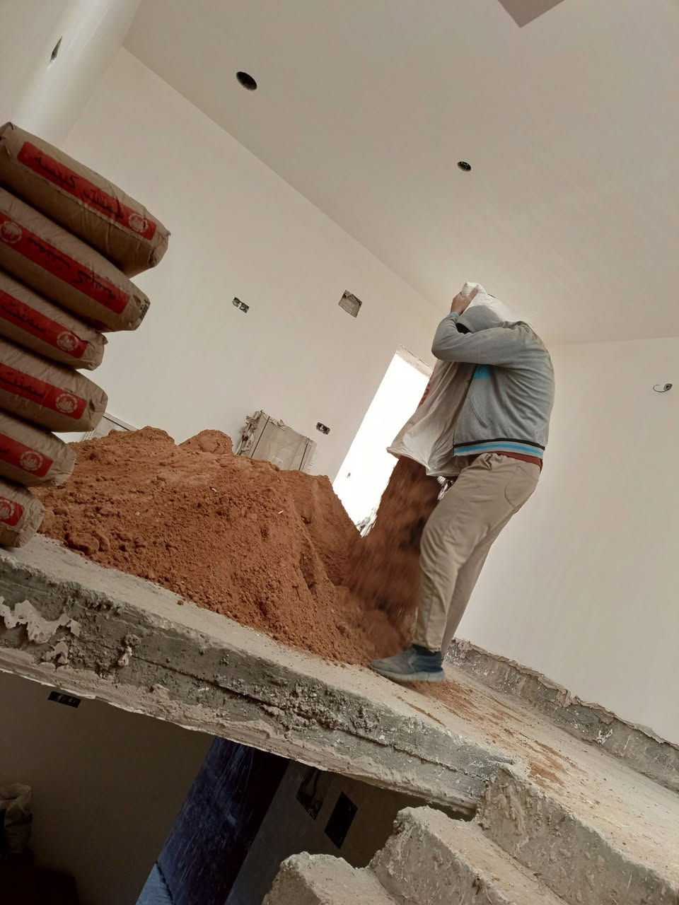 تصعيد  مواد على ظهر ***********
كادر عمل تصعيد كافة مواد البناء على ظهر متواجد بغداد متفرق ***********
