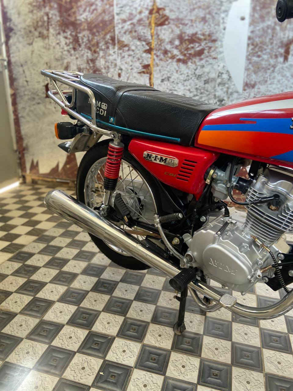 سلام عليكم دراجه البيع نوع نامه متياز مديل 25 اوراق  سكنر  دراجه كلشي بيها شغال دراجه الون الميزز  الدراجه احله من الصور مكان الدراجه بابل مسيب حي.للعسكري  السعر 700 بيها مجال الشراي ودللل ***********
