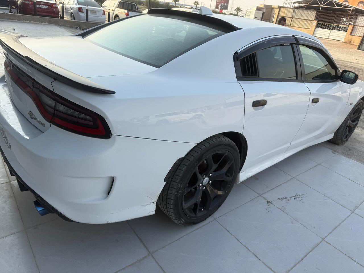 السلام عليكم
تشارجر 
2016
ماشيه 200km
فور ويل 
رقم بغداد
فول مواصفات عده الفتحه
السياره جاهزه من كلشي 
حادثه موضح بل صور
والسونار هم موجود بل صور 
المكان بغداد تاجي
رقم الهاتف:***********
السعر 175
