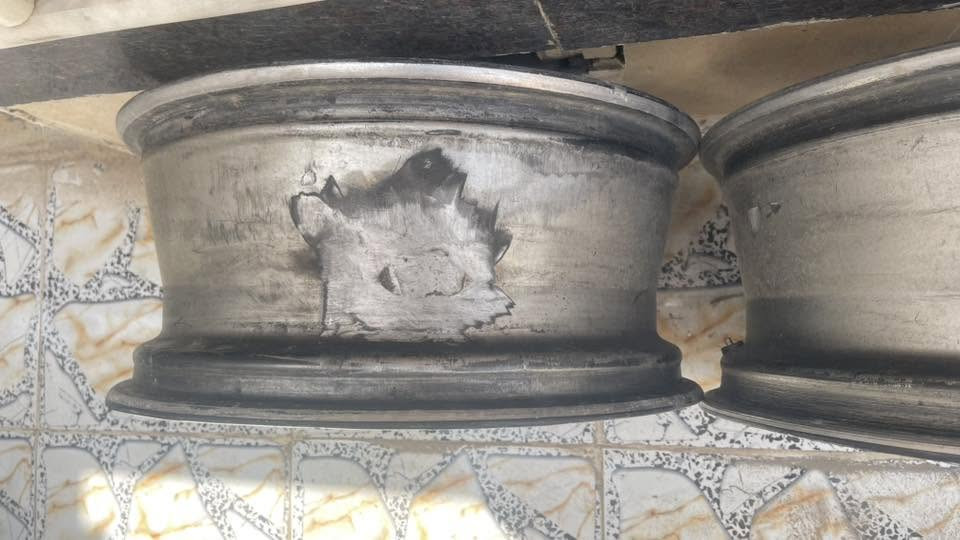 -ويل اس اكس تي 18 
مصبوغ صبغ عادي
وواحد منهن مزروف وملحوم يعني مو كسر
-وويل بلاك توب 20 
مصبوغ صبغ عادي
بدون لحيم
مكاني بصره 
***********
