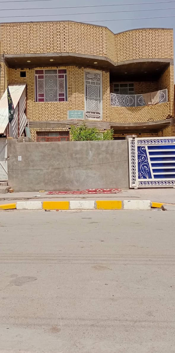 بيت للبيع بحي الرافدين طابقين صب بنيان جديد غرفتين وصاله 8امتار ودوانيه 8امتار ومطبخ وحمام داخلي وصحيات خرجيه مناور 2طابق ثاني غرفتين وصاله 8امتار وصحيات وبي شقه خارجيه درجهه عل شارع غرفه وصاله وصحيات وبلكونه ومطبخ مساحه 200متر شارع 18متر تبليط ورصفه 4مدارس قريبات عل بيت 
***********
