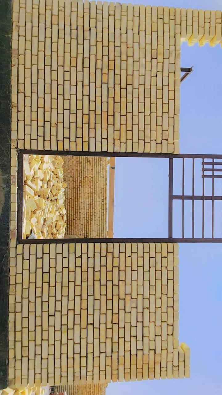 خلفه بناء طابوك متفرغ
***********
