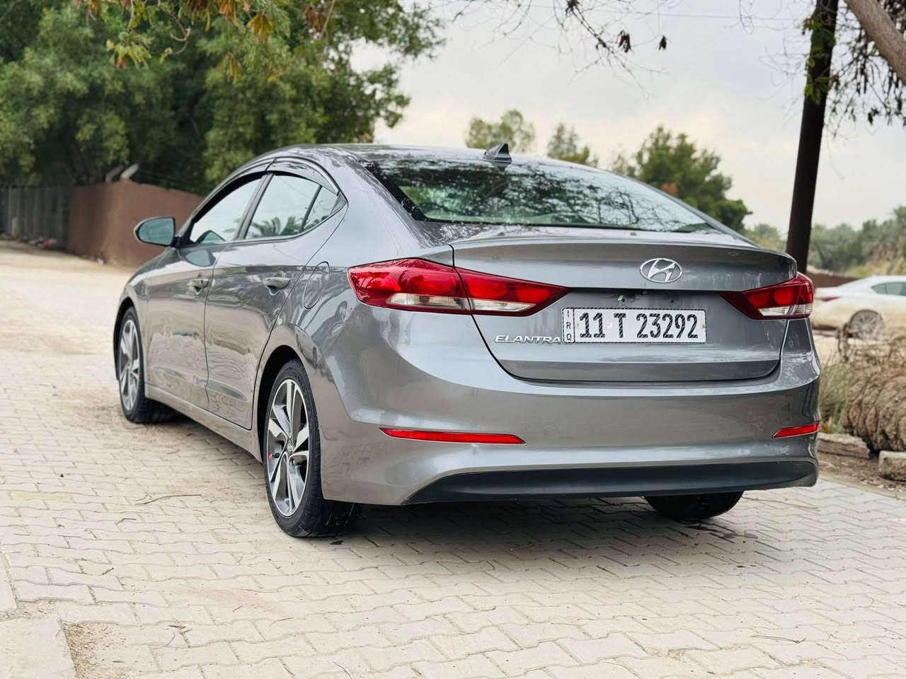 السلام عليكم
النترا 2018 وارد أمريكي 🇺🇸 
حادثها بنيد بدون دواخل فقط وراجع نفسة بدون ايرباك 
صور الحادث + السونار مرفقات 

رادرات جانبية
نقطة عمياء 
تحكم استيرن 
ثلاث وضعيات قيادة
شاشة كبيرة
اقل من الفول 
ماصدات جدد + زرع عدسات 
كشنات تغليف ودوشمه+ التنته تغليف 

حدادية تايرات كلهن جدد
رقم بغداد دولي بأسمي 
تبريد ثلج ❄️ 
السيارة جاهزة من كل النواحي 
السعر 126 بيها مجال حك الضيافه 
مكان بابل محاويل 
الرقم : ***********
