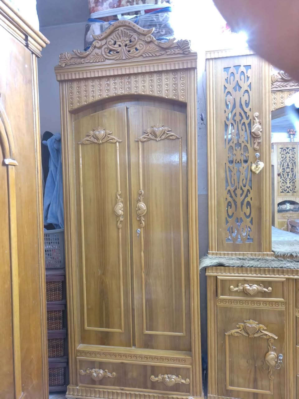 غرفة ثقيلة جدا توصا خشب احسن ماموجود بمليون واذا احد يريد بس ملاحق بدون قنصور هم ابيع


**إذا كنت صاحب هذا الإعلان وتريد حذفه لأي سبب، رجاءا أرسل رسالة إلى الدعم الفني**