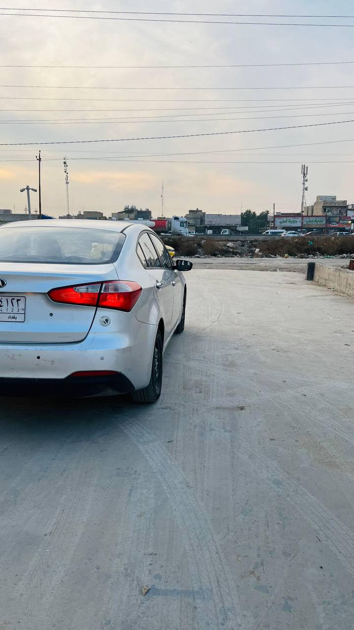 السلام عليكم للبيع سيراتو 2015 خليجي نص فول رقم بغداد باسمي بيها قطعتين فقط شاشة اندرويد كامرة تحكم ستيرن تبريد ثلج تدفئة شغالة عنواني بغداد الدورة السعر 118 وبيها مجال بسيط *********** يوجد واتساب
