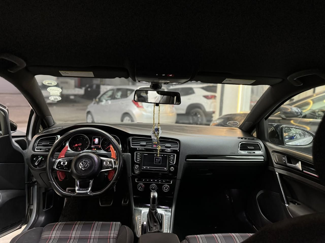 Golf GTi 2017
مكينةى كرايتةوة 
3 پارجةى سبوغ بى ژورى 
سةنةوى و هةزة نوى بةناوى خومة 
سعر 117 و مجال


**إذا كنت صاحب هذا الإعلان وتريد حذفه لأي سبب، رجاءا أرسل رسالة إلى الدعم الفني**