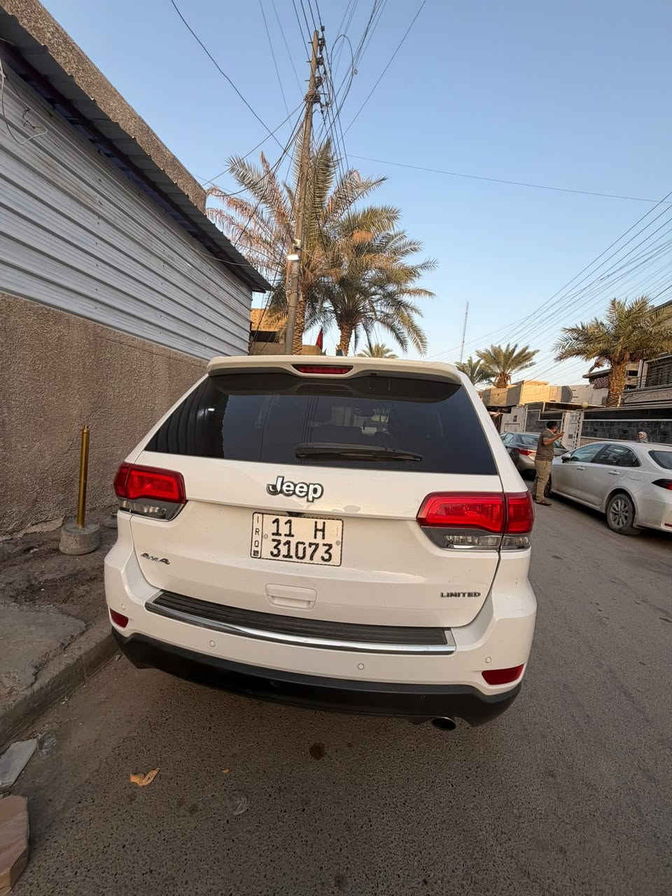 السلام عليكم 
جيب كراند شيروكي ٢٠١٩ لمتد 
السياره وارد أمريكي 
حساس امامي خلفي 
رادار امامي خلفي مانع تصادم
صندوك كهرباء 
وضعيات قياده 
اضويه زينون 
كشنات جلد تدفاه تبريد كشنات 
محرك ٣٦٠٠ 
بعد معروفه باقي مواصفات اللمتد 
ماشيه ٢١٩ الف 
السياره حادثها جاملغ امامي وشويه من البنيد على اثرها بدون اي تبديل 
ايرباكات ستيرن ودشبول طاك 
السياره لا لغد ولا شاصي واصل 
دبل جام الباب مال السايق 
السياره نظيفه كلش 
البساتم مال ١٤ شادلها افضل شي علمود البانزين تكدر تدير عادي او محسن بكيفك 
السياره نظيف محركها يرادلها مدارى مارح توكفك بشارع
السياره رقم بغداد جديد 
العنوان بغداد المعلمين الامين الثانيه 
الرقم : *********** 
السعر : ٢١٠ وبيها مجال للشراي بسيط
