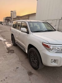 لاندكروز 2013 قبل جانت درع ورجعته عاديه   محرك كاز 8 سلندر  السياره جا...