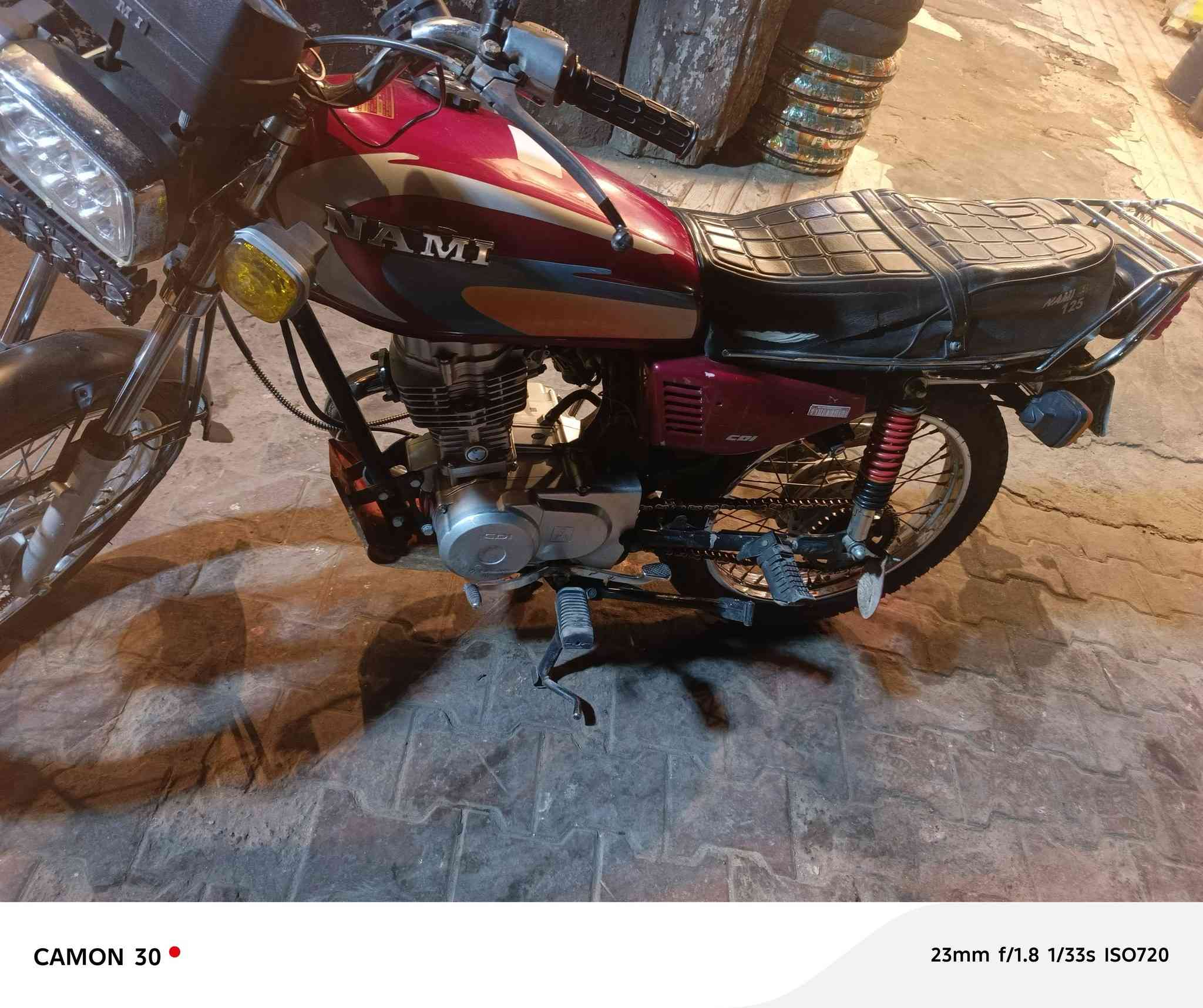 سلام عليكم دراجة ايراني للبيع موديل 2022 بلادية كلشي شغال بيهة وتجي تفحص كدام عينك برغي ما مفتوح بيهة السعر خاص


**إذا كنت صاحب هذا الإعلان وتريد حذفه لأي سبب، رجاءا أرسل رسالة إلى الدعم الفني**